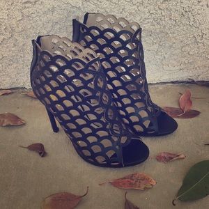 New Fahrenheit heels, Size 6.5